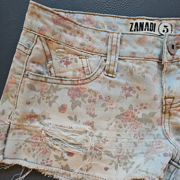 Zanadi Floral Denim Shorts - Picture 2 of 6